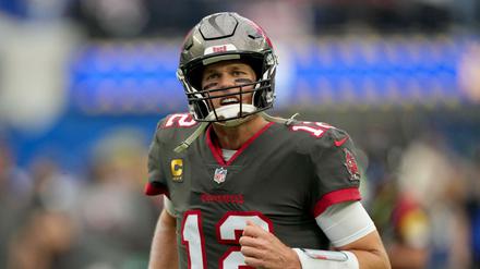 Quarterback Tom Brady spielt im Gillette-Stadium der New England Patriots - aber im Trikot der anderen Mannschaft