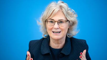 Bundesfamilienministerin Lambrecht lehnt Gendersternchen in offiziellen Behördenschreiben ab.