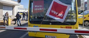 Streikende Mitarbeiter der Berliner Verkehrsbetriebe BVG im August 2021.