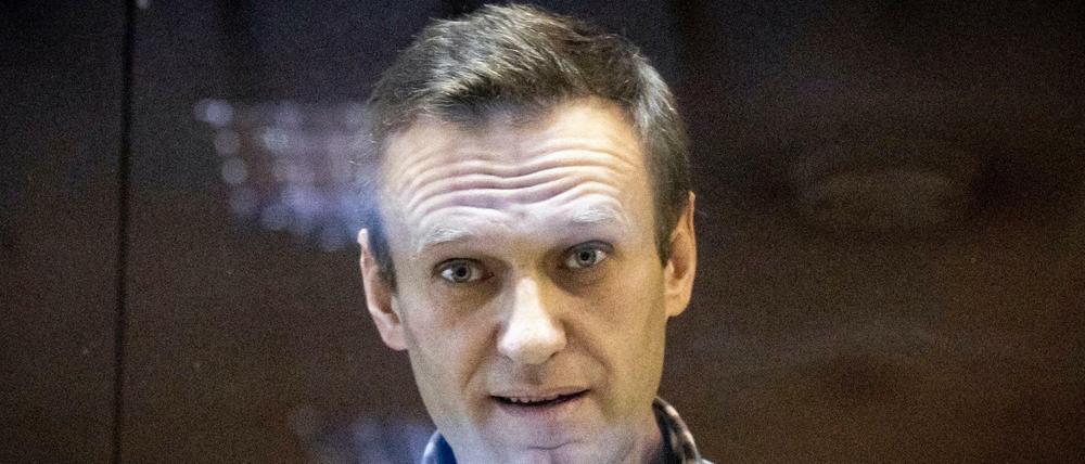 Nach Analysen westlicher Labors wurde Putin-Kritiker Nawalny mit einem chemischen Nervenkampfstoff aus der in der Sowjetunion entwickelten Nowitschok-Gruppe vergiftet.