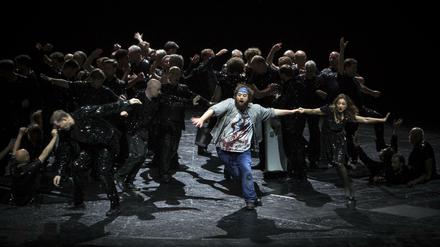 Ja, die Verhältnisse. Tom Erik Lie, Allan Clayton und Madja Mchantaf in "Aufstieg und Fall der Stadt Mahagonny". 
