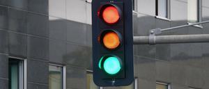 Dreier-Ampel. Die künftige Koalition für Berlin ist noch nicht ausgemacht, doch die Wirtschaft möchte als vierter Partner dabei sein, um die Stadt voranzubringen.