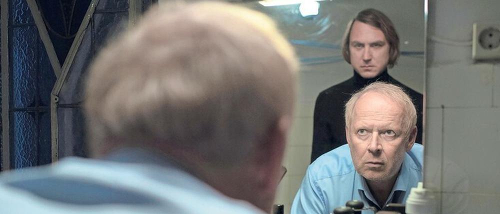 Bist du es wirklich, Kai Korthals? Kommissar Klaus Borowski (Axel Milberg, links) sieht den Psychopathen (Lars Eidinger) bald überall und nirgends.