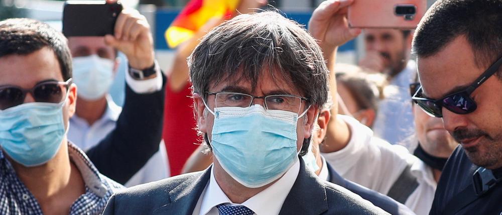 Carles Puigdemont vor dem Gerichtsgebäude in Sassari, Italien, am Montag.