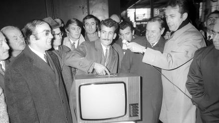 Der Türke Ismail Bahadir war der millionste Gastarbeiter der im Zuge des Anwerbeabkommens 1969 nach Duetschland. 