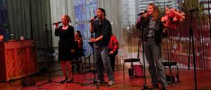 Rita Feldmeier, Hasan Hüseyin Taşgın und Alida Stricker in der Neuköllner Oper.