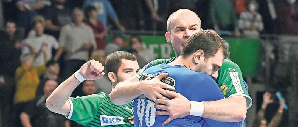 Held der Arbeit. Paul Drux bedankte sich nach Spielende persönlich bei Dejan Milosavljev.