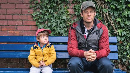 Innige Beziehung: Daniel Lamont als Michael und James Norton als sein Daddy (r.) in "Nowhere Special". 