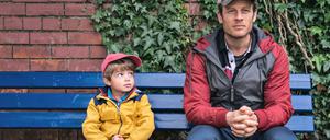 Innige Beziehung: Daniel Lamont als Michael und James Norton als sein Daddy (r.) in "Nowhere Special". 