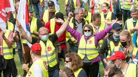 Grund zum Feiern haben die Beschäftigten im Einzelhandel, hier bei einer Demo im Sommer, nicht gerade ob des Tarifergebnisses. 