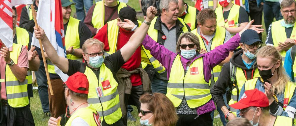 Grund zum Feiern haben die Beschäftigten im Einzelhandel, hier bei einer Demo im Sommer, nicht gerade ob des Tarifergebnisses. 
