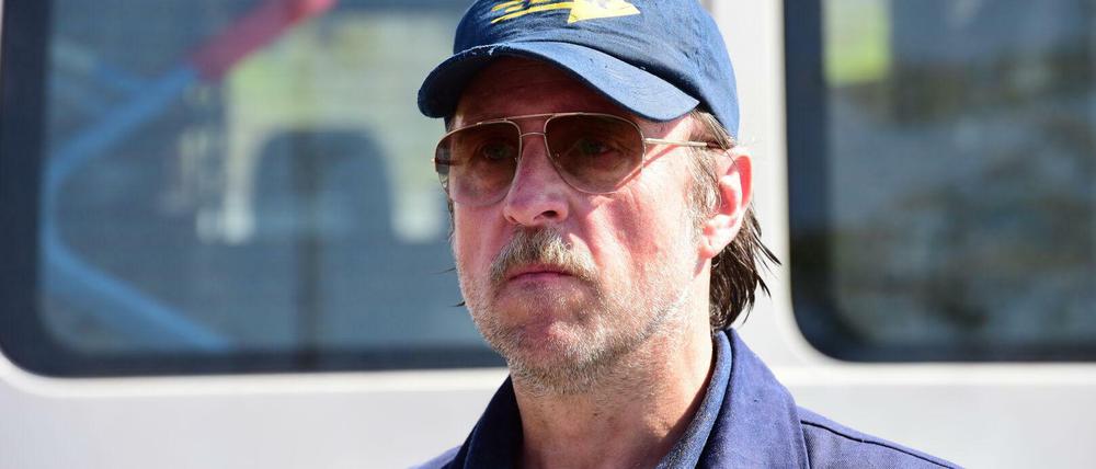 Ausgebrannt. Volker Feldmann (Bjarne Mädel) rackert sich ab, kommt aber auf keinen grünen Zweig. 