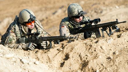 Was hat der 20-jährige Einsatz der Bundeswehr gebracht? Eine Bilanz ist überfällig, doch niun gibt es Streit.