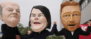 Scholz, Baerbock und Lindner als Puppen 