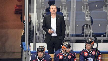 Neues Gefühl. Beim 6:3 gegen den HC Lugano sah Eisbären-Trainer Serge Aubin zum ersten Mal in dieser Saison einen zufriedenstellenden Endstand auf dem Videowürfel der Arena am Ostbahnhof. 