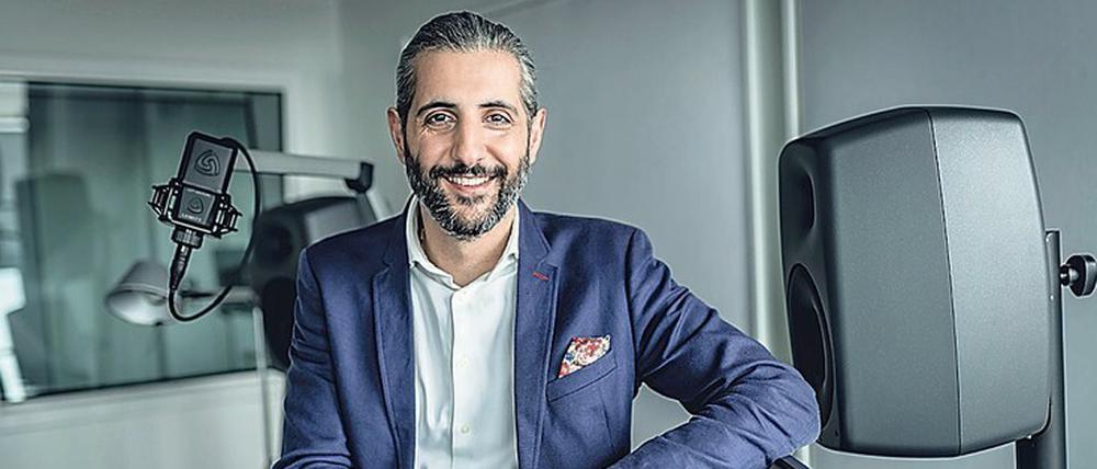 Zwischen Rassismus und Klimawandel. Michel Abdollahi, 40, beteiligt sich regelmäßig an gesellschaftlichen Debatten. Und moderiert nun einen täglichen Podcast