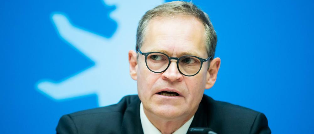 Michael Müller (SPD), Regierender Bürgermeister von Berlin, spricht bei einer Pressekonferenz zu den Pannen bei der Wahl am 26. September 2021 in Berlin.