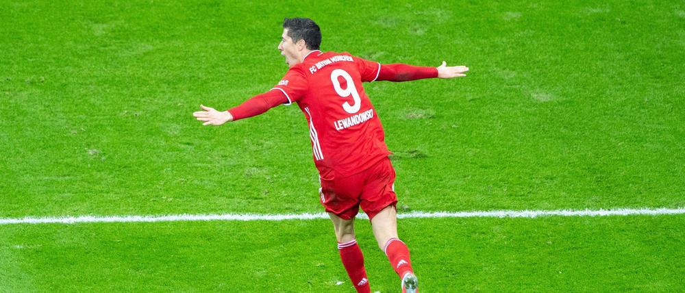 Abflug an die Tabellenspitze. Vorige Saison erzielte Robert Lewandowski in der Nachspielzeit den Siegtreffer in Leverkusen. Danach stürzte Bayer ab.