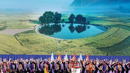 Volkskünstler bei der Eröffnungsfeier der UN-Weltnaturschutzkonferenz in der chinesischen Provinz Yunnan 