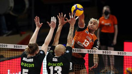 Und druff! Benjamin Patch von den BR Volleys.