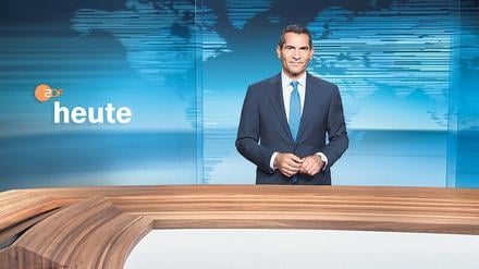 Neuer Arbeitsplatz in Mainz. Mitri Sirin steht schon mal Probe im Studio der „heute“-Nachrichten. 