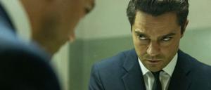 Vertraue niemanden! Diese Lektion muss der britische MI6-Agent Fielding Scott (Dominic Cooper) gleich zu Beginn machen, als eine einfache Übergabe eines Kuverts zum Kampf auf Leben und Tod wird.