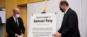 Im französischen Bilungsministerium wird eine Gedenktafel für den ermordeten Samuel Paty enthüllt.
