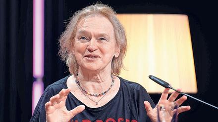 Wem und wie vielen spricht sie aus dem Herzen? Schriftstellerin, Literaturkritikerin, Kabarettistin, Moderatorin, Journalistin: Elke Heidenreich, 78, unter Rassismus-Verdacht.