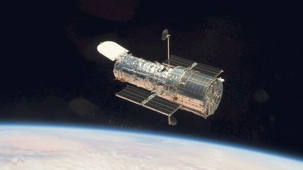 Richard Powers’ Held gehört zu einer Forschungsgruppe, die hiermit extrasolare Planeten erkundet. Es hat ein reales Vorbild. Das Keppler-Projekt, das 2018 von der NASA eingestellt wurde.