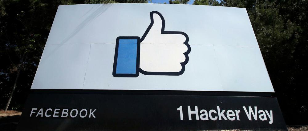 Schild in der Facebook-Zentrale in Menlo Park (Archivbild)