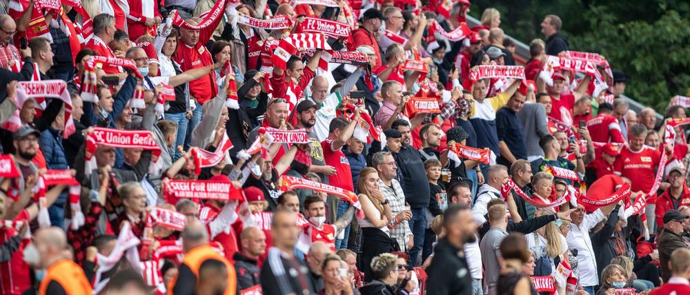 Wer darf rein? Beim 1. FC Union dürfen weiter auch negativ Getestete ins Stadion, das gefällt vielen Fans nicht.