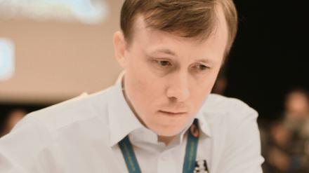 Ruslan Ponomarjow, 38, war von 2002 bis 2004 Schachweltmeister und lebt in Spanien. Mittlerweile spielt der gebürtige Ukrainer beim SV Hockenheim in der Bundesliga. Bei der Endrunde in Berlin will er am Wochenende die Meisterschaft gewinnen. 