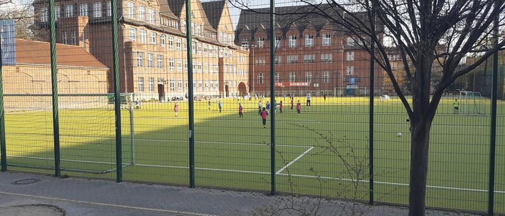 Ohne Platz. Der Friedenauer TSC kann in der Offenbacher Straße inzwischen nicht mehr trainieren. Auch zwei andere Sportanlagen stehen dem Verein momentan nicht zur Verfügung. Es herrschen daher große Sorgen um die Zukunft des Klubs.