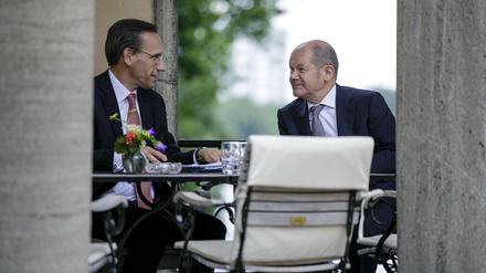 Bundesfinanzminister Olaf Scholz (SPD) und sein Staatssekretär Jörg Kukies im Juni 2018. Da waren Wirecard-Affäre und Bafin-Probleme noch nicht nah. 