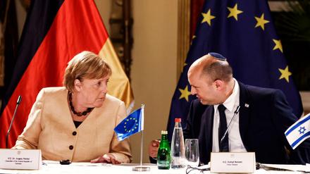 In aller Freundschaft: Merkel trifft bei ihrem letzten offiziellen Israel-Besuch Premier Bennett.