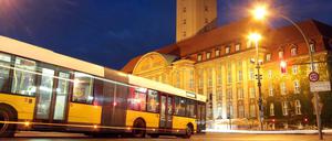 Der Nahverkehr in Spandau läuft größtenteils mit Bussen.