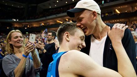 Franz und Moritz Wagner stammen beide aus der Jugend von Alba Berlin und spielen nun gemeinsam beim NBA-Team der Orlando Magic.