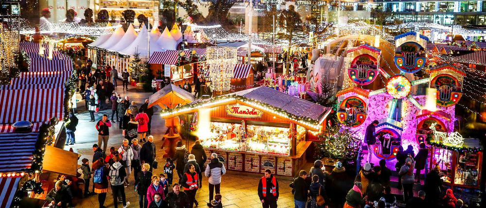 Buntes Treiben. Der Weihnachtsmarkt an der Gedächtniskirche im Jahr 2019.