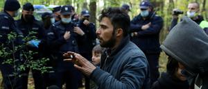 Begegnung im Wald: Eine irakische Gruppe und Grenzschützer an der polnischen Ostgrenze vergangene Woche