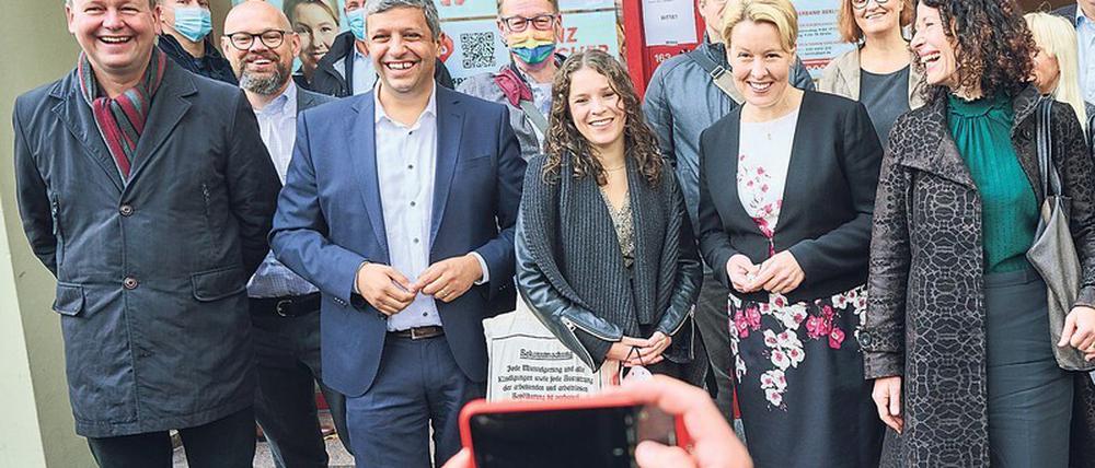 Schluss mit lustig. Zum Auftakt der Sondierungsgespräche zwischen SPD, Grünen und Linke Anfang vergangener Woche hatten sie noch gut lachen. Aber jetzt muss gearbeitet werden: In den anstehenden Koalitionsgesprächen gibt es noch einige Streitpunkte zu klären. Foto: Annette Riedl/dpa