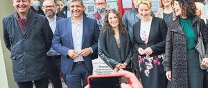 Schluss mit lustig. Zum Auftakt der Sondierungsgespräche zwischen SPD, Grünen und Linke Anfang vergangener Woche hatten sie noch gut lachen. Aber jetzt muss gearbeitet werden: In den anstehenden Koalitionsgesprächen gibt es noch einige Streitpunkte zu klären. Foto: Annette Riedl/dpa