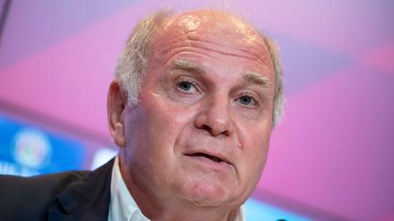 Uli Hoeneß ernährt sich weder vegetarisch, noch vegan.(Archivbild von 2019)