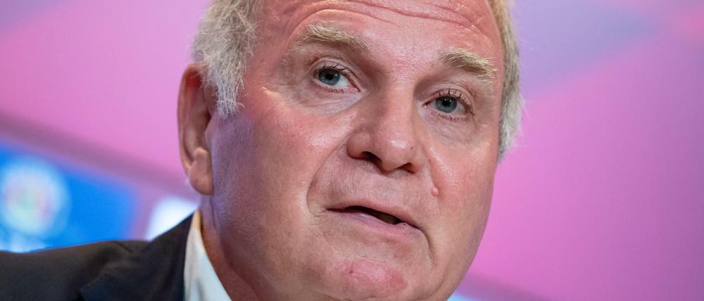 Uli Hoeneß ernährt sich weder vegetarisch, noch vegan.(Archivbild von 2019)