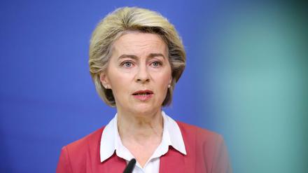 Die EU-Abgeordnete erwarten von Kommissionschefin von der Leyen, dass sie Verfahren zur Kürzung von EU-Geldern in Gang setzt.