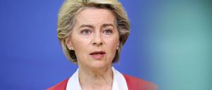 Die EU-Abgeordnete erwarten von Kommissionschefin von der Leyen, dass sie Verfahren zur Kürzung von EU-Geldern in Gang setzt.