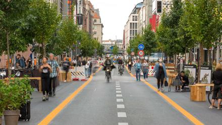 Der Verkehrsversuch "Flaniermeile Friedrichstraße" startete im August 2020.