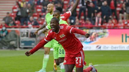 Endlich erfolgreich. Sheraldo Becker bejubelt sein 2:0 gegen Wolfsburg. Es war sein erstes Pflichtspieltor in dieser Saison für den 1. FC Union.