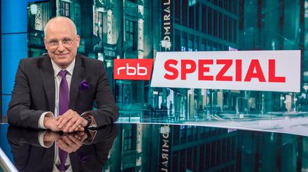 Vom "RBB Spezial - Der Talk" zu "Wieprecht". Am Dienstag um 22 Uhr im RBB-Fernsehen hat Moderator Volker Wieprecht folgende Gäste: Den Ex-Regierenden Klaus Wowereit, Tagesspiegel-Chefredakteur Lorenz Maroldt, Jessyca Staedtler vom Verband „Die jungen Unternehmer“ und Leona Lynen, Projektentwicklerin für ein vielfältiges und bezahlbares Berlin. 