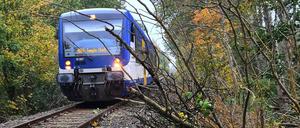 Der Lokführer dieses Triebwagens starb durch den Sturm.