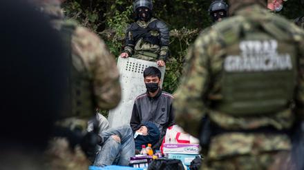 Flüchtlinge aus Afghanistan an der Grenze zwischen Polen und Belarus